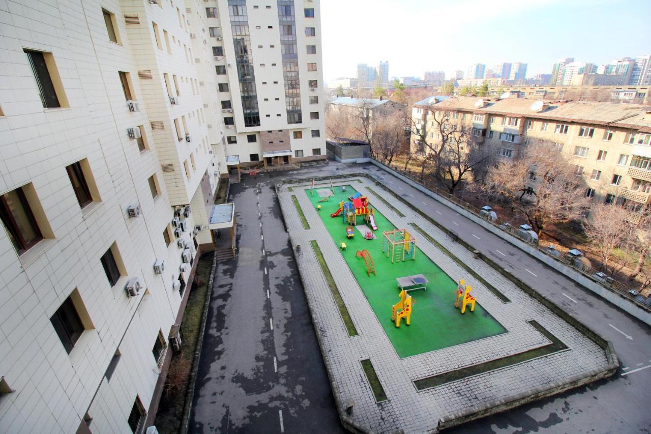 3-Комнатная Рядом Ботаничесикй Сад, Атакент Almaty Esterno foto